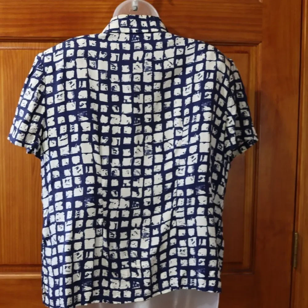 Maggy London Vintage Abstract Blue White Silk Blouse 14 Runs Small Short Sleeve